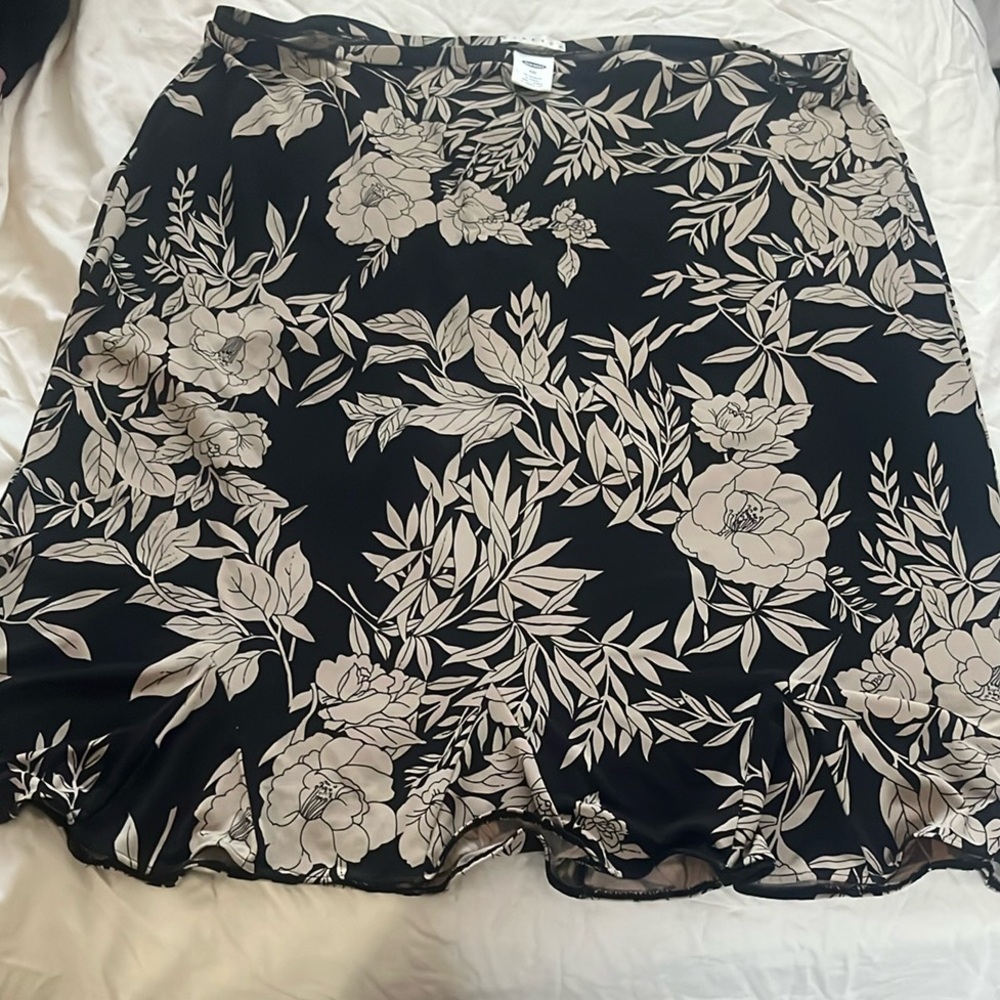 Old Navy Black and Cream Floral Women Shorts